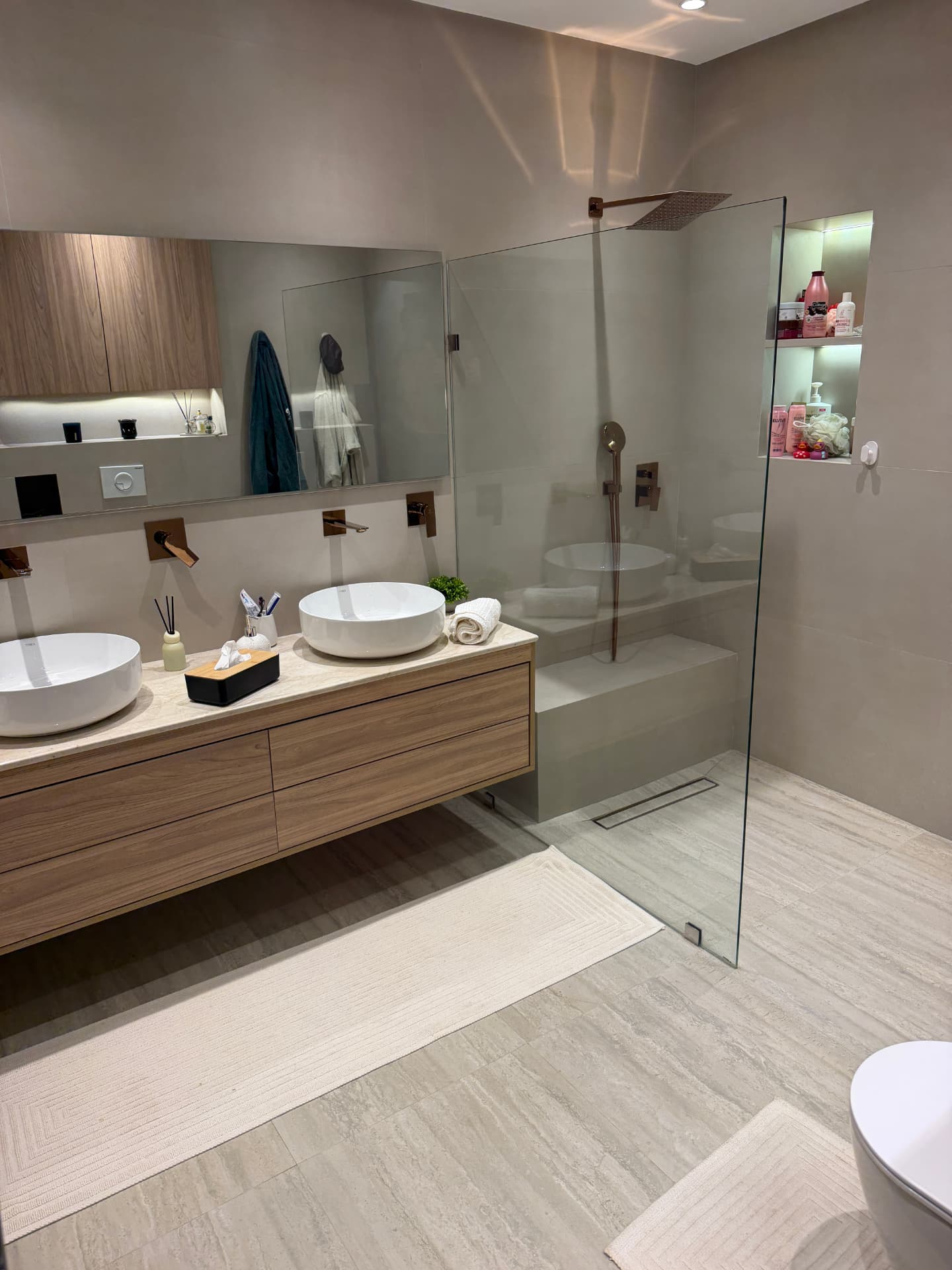 Salle de bain bois & douche à l'italienne